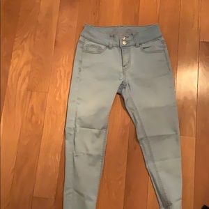 Light washed cropped jeans